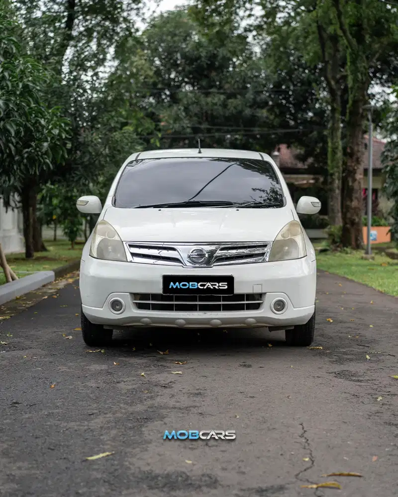 MOBIL KELUARGA TERMURAH GRAND LIVINA XV MATIC 2012