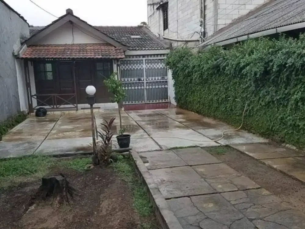 Dijual Cepat Rumah Tua Lokasi Strategis Depan Jalan Raya Hitung Tanah di Jatibening Bekasi