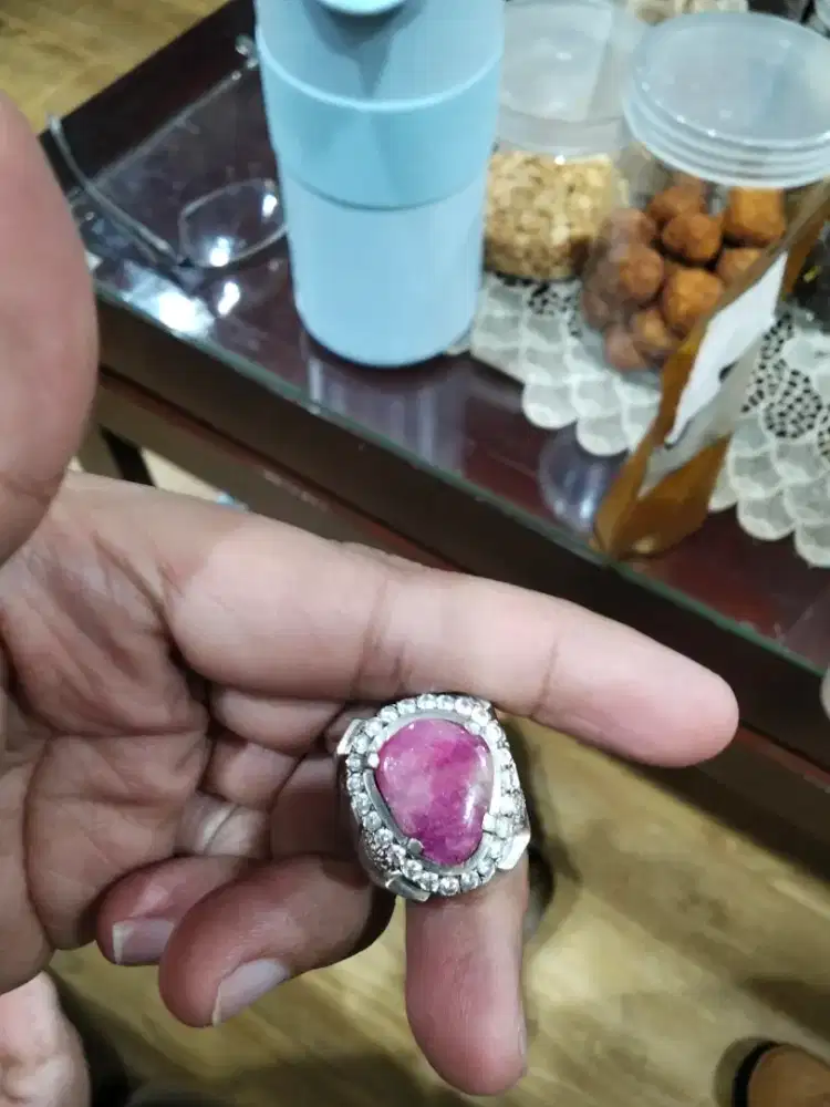 Cincin permata Ruby