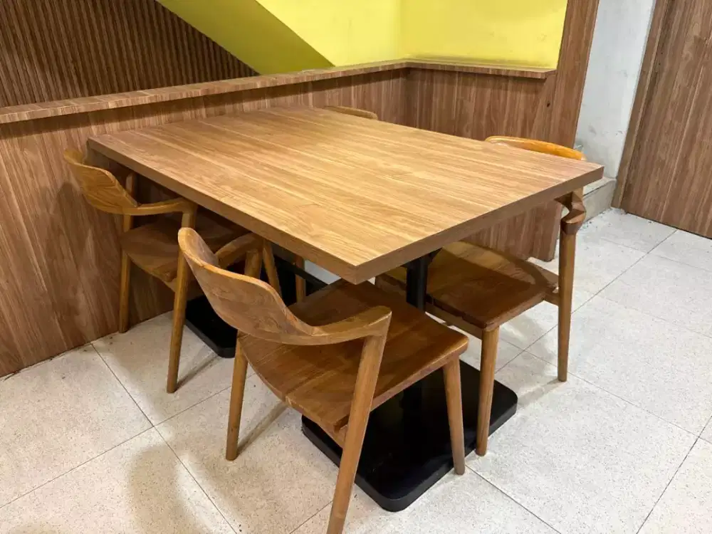 SET MEJA MAKAN

Bahan 
Kursi singel full kayu jati
Daun meja triplek