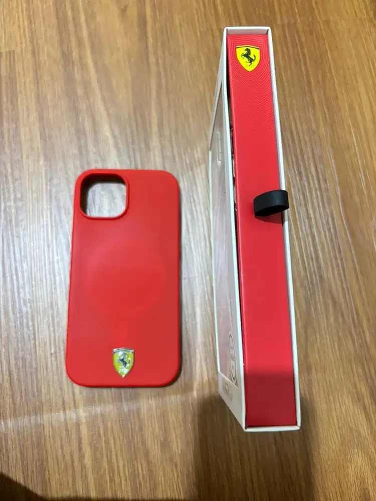 Casing iPhone 15 Scuderia Ferrari RED