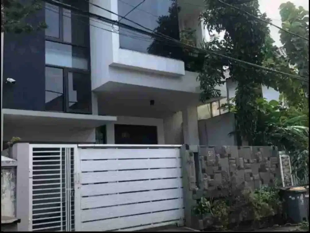 RUMAH MEWAH DI UTAN KAYU SELATAN - MATRAMAN