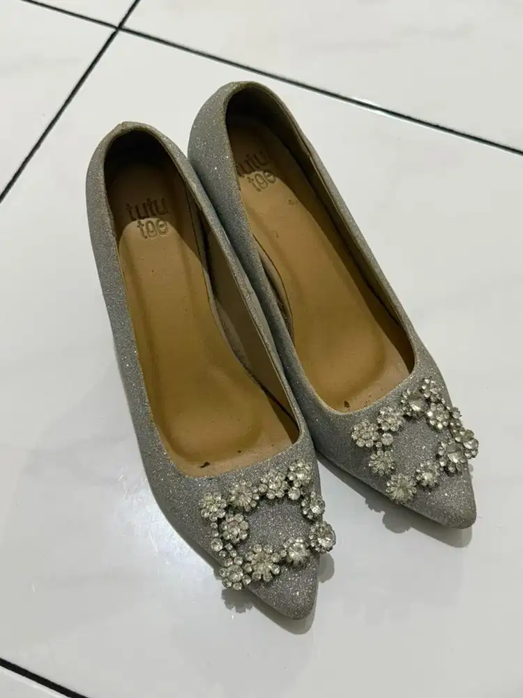 Heels silver ukuran 38