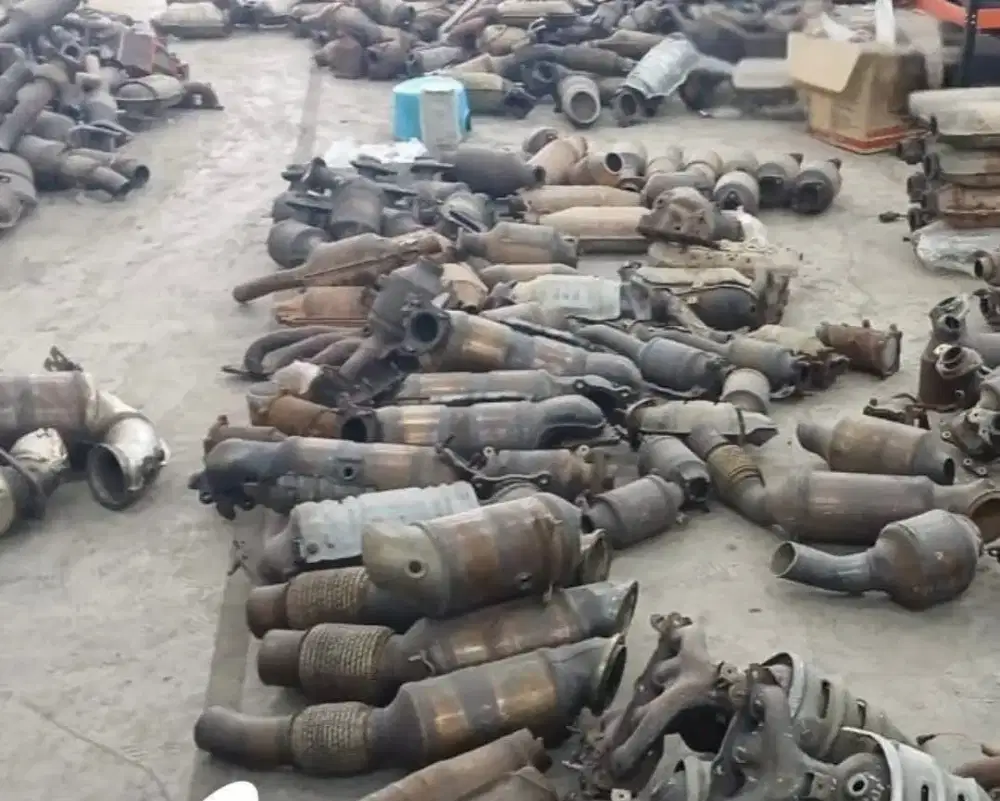 Cari katalis mobil bensin