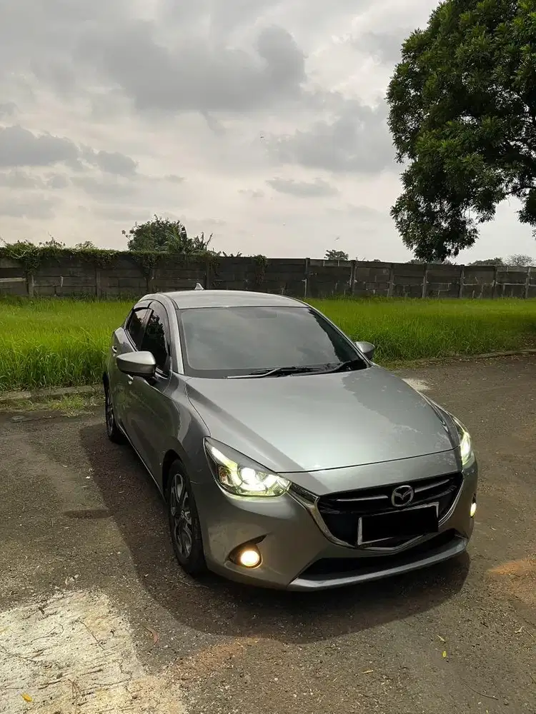Mazda 2 R skyactive 2015