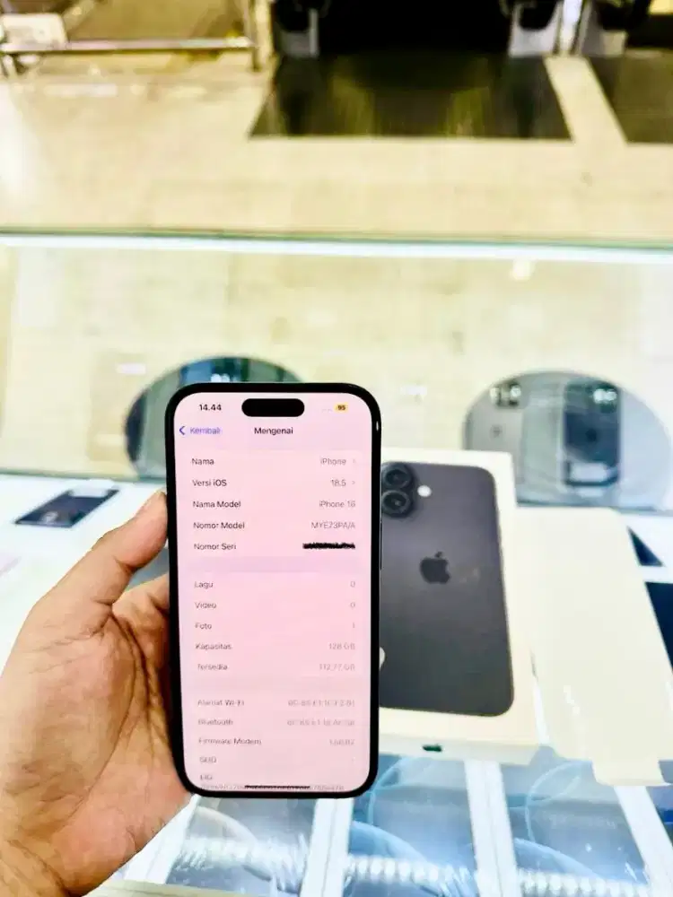 iPhone 16 128 warna Black iBox BH 95%,Garansi sd April 2026 iBox Resmi