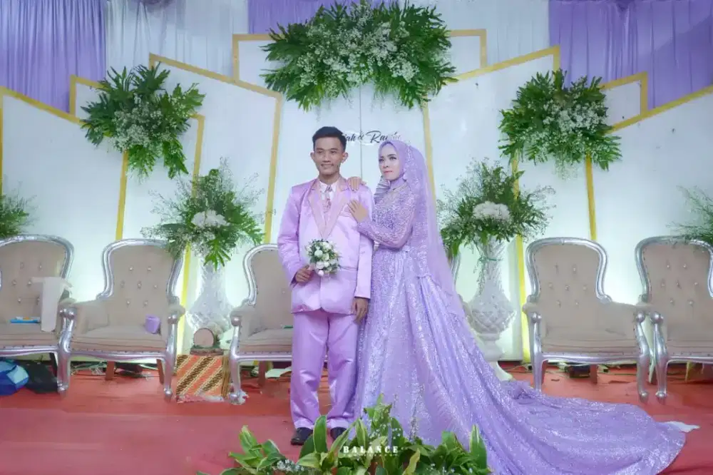 Baju pengantin sepasang pria wanita