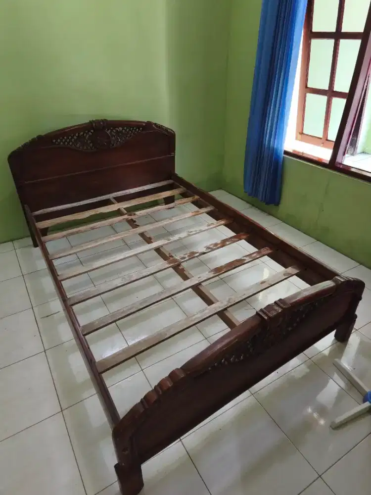 Dipan Ukir kayu jati