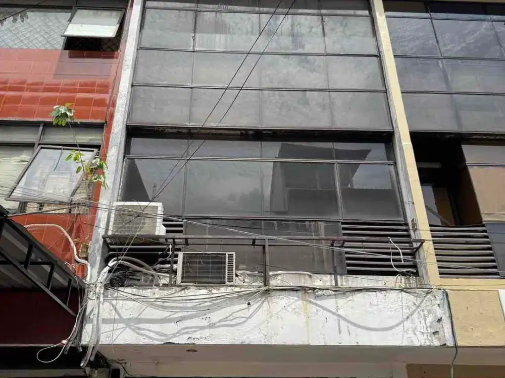 Ruko 4 lantai kosong harga murah di pusat niaga ITC Roxy Mas