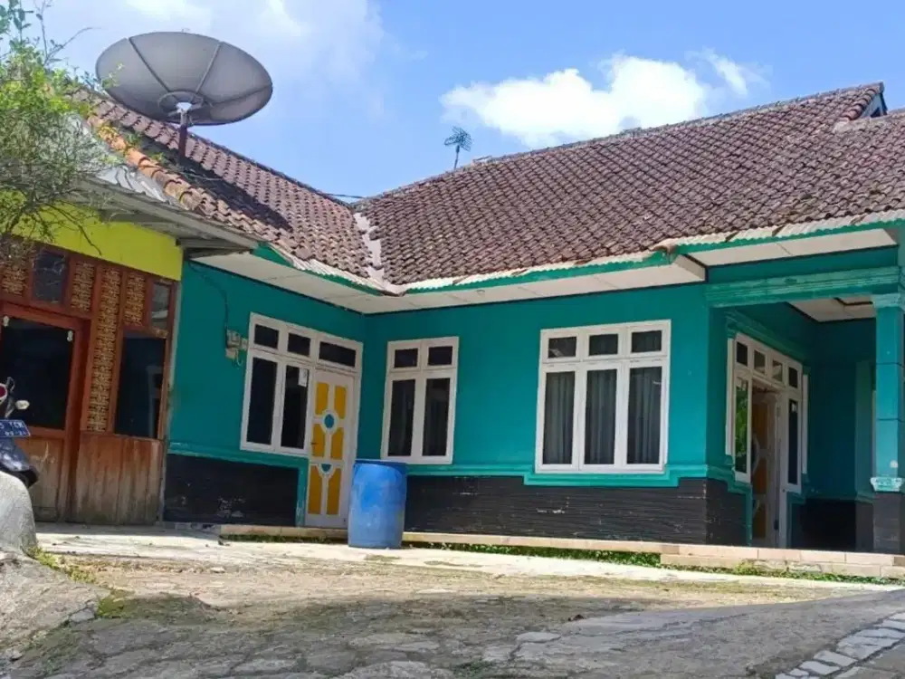 Rumah 331 m2 SHM Akses Mobil Dekat Jalan Raya Kabupaten Dijual Murah