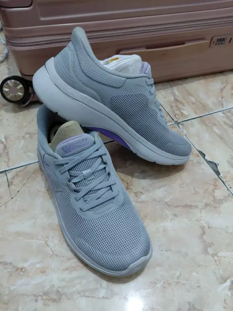 Sepatu Skechers Slip-ins
