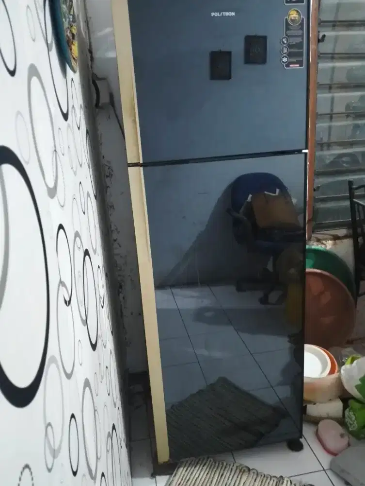 Dijual kulkas merk POLYTRON 2 pintu