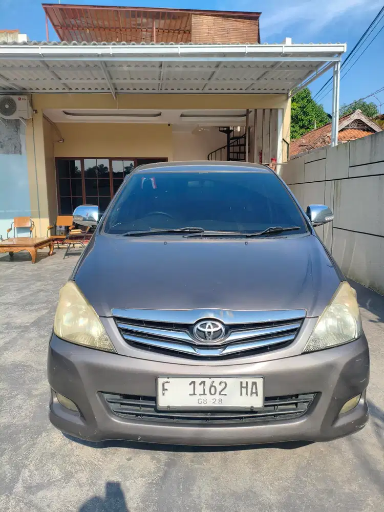 Toyota Kijang Innova 2010 Bensin