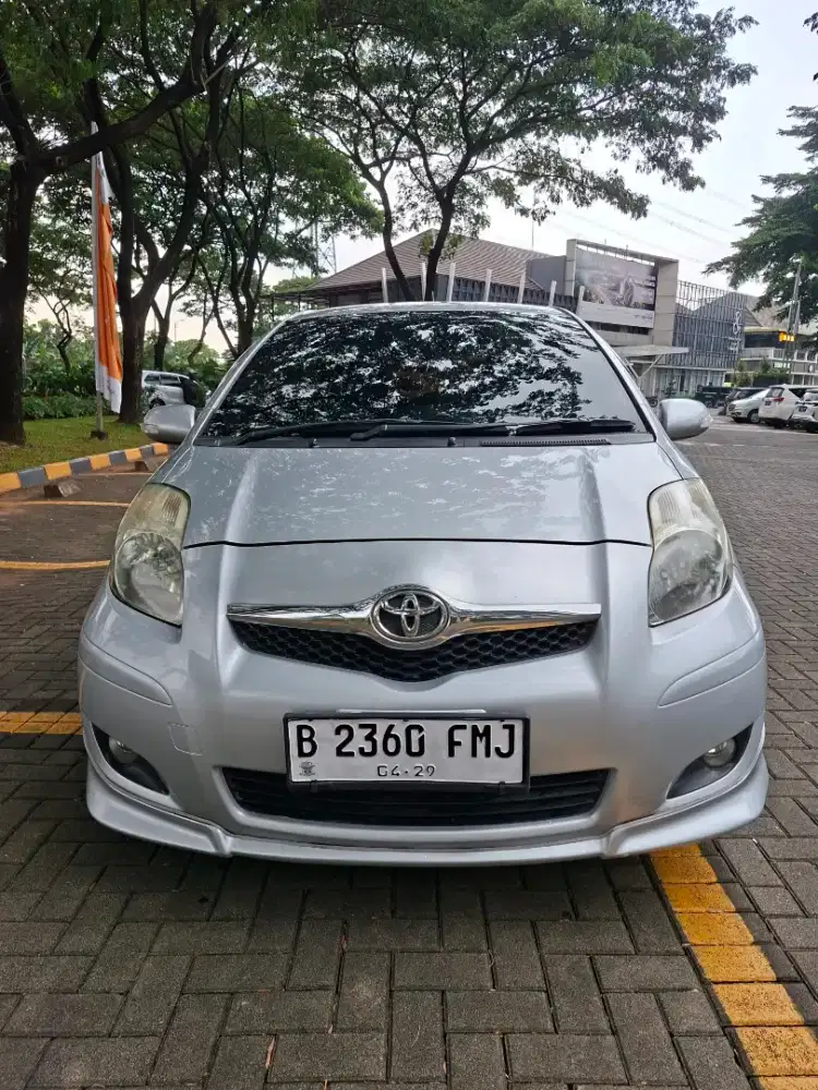 TOYOTA YARIS S LIMITED 2010