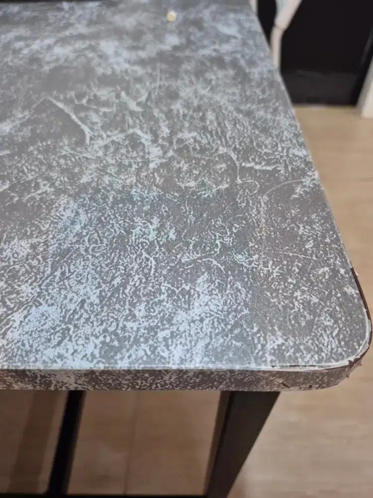 Meja makan murah meriah! Kondisi masi baik ya