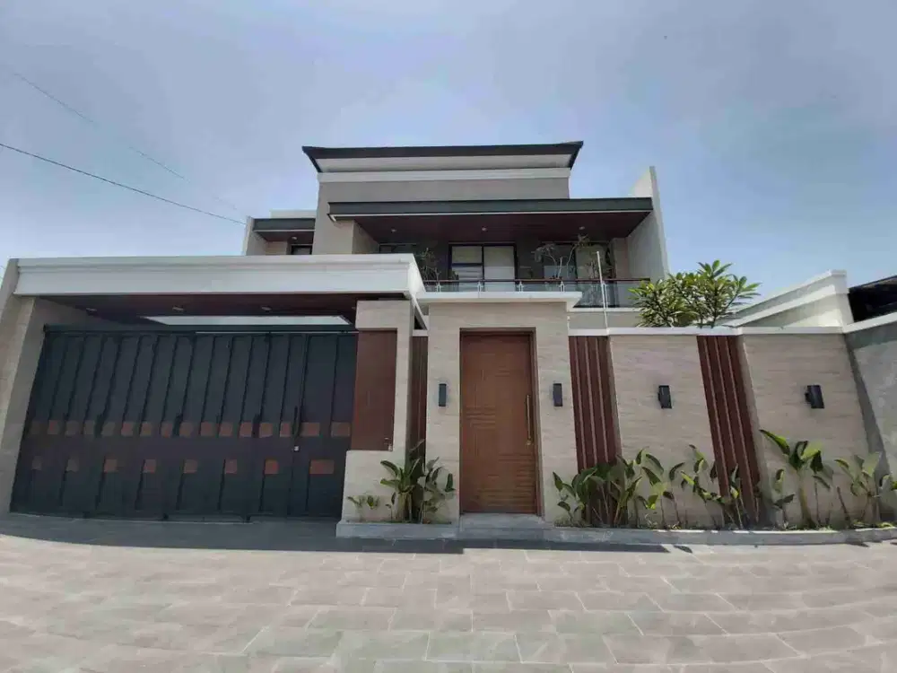 Dijual Rumah 2 Lantai, 5 Menit Jogja City Mall, Kolam Renang Ada