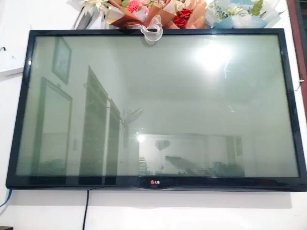 TV LG 42 Inci. Awet, Gambar Jernih, Panel IPS.