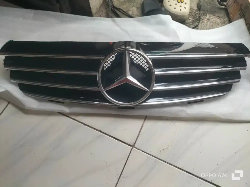 Dijual grill Mercedes-Benz CLK W209 ORI
