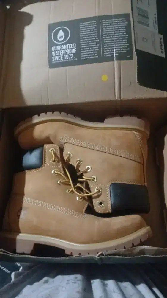 Timberland woman no 38 baru 1 kali pakai ke mall kondisi 98% NEGO!!!