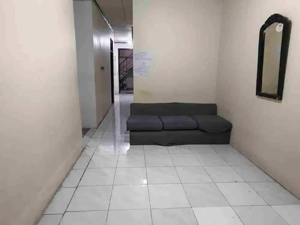 Disewakan rumah ex kost ada 8 kamar tidur 4 kamar mandi bisa utk usaha di cendana jakapermai jakasampurna