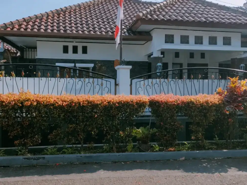 Rumah bagus Siap Huni Di maindroad margahayu Raya dekat RS AL ISLAM Bandung