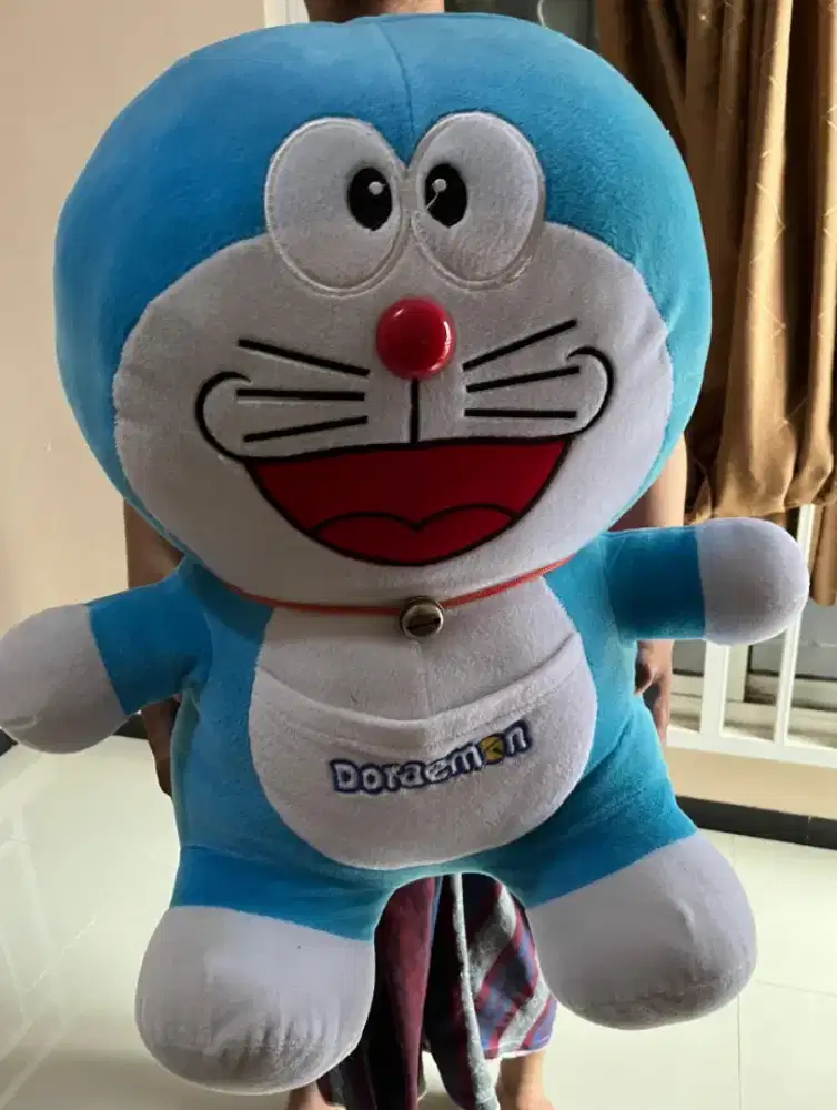 Boneka Doraemon uk besar