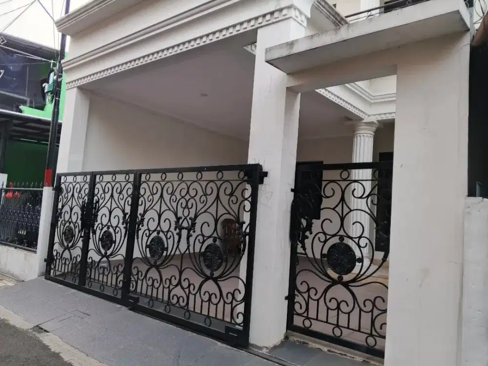 RUMAH AMERICAN CLASSIK DI TAMAN MALAKA - PONDOK KELAPA