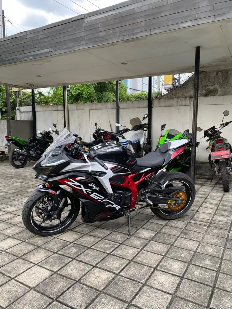 Kawasaki ZX25R ABS SE 2021 Quickshifter