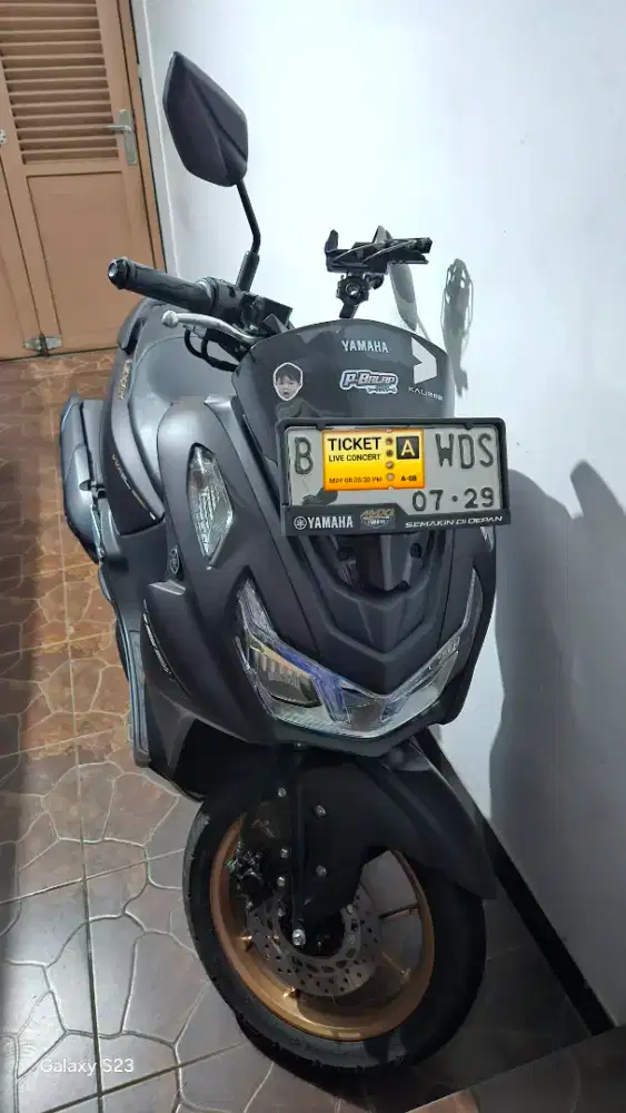 Yamaha Lexi 155 S (keyless) warna Magma Black