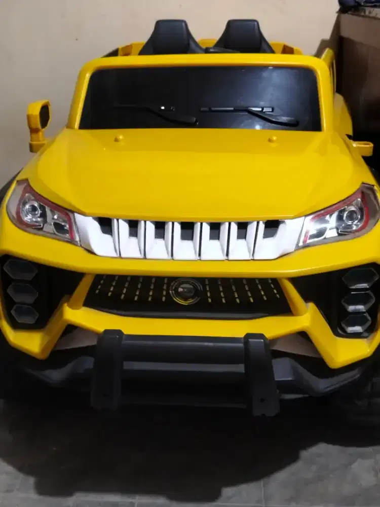 Mobil Jeep aki 4 roda