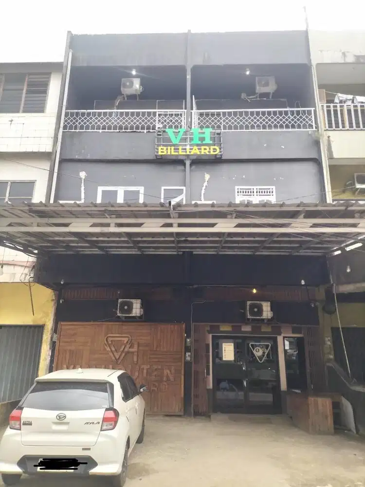 Ruko 2 Pintu 3 Lantai SHM 1985 - Pinggir Jalan & Tanah Luas