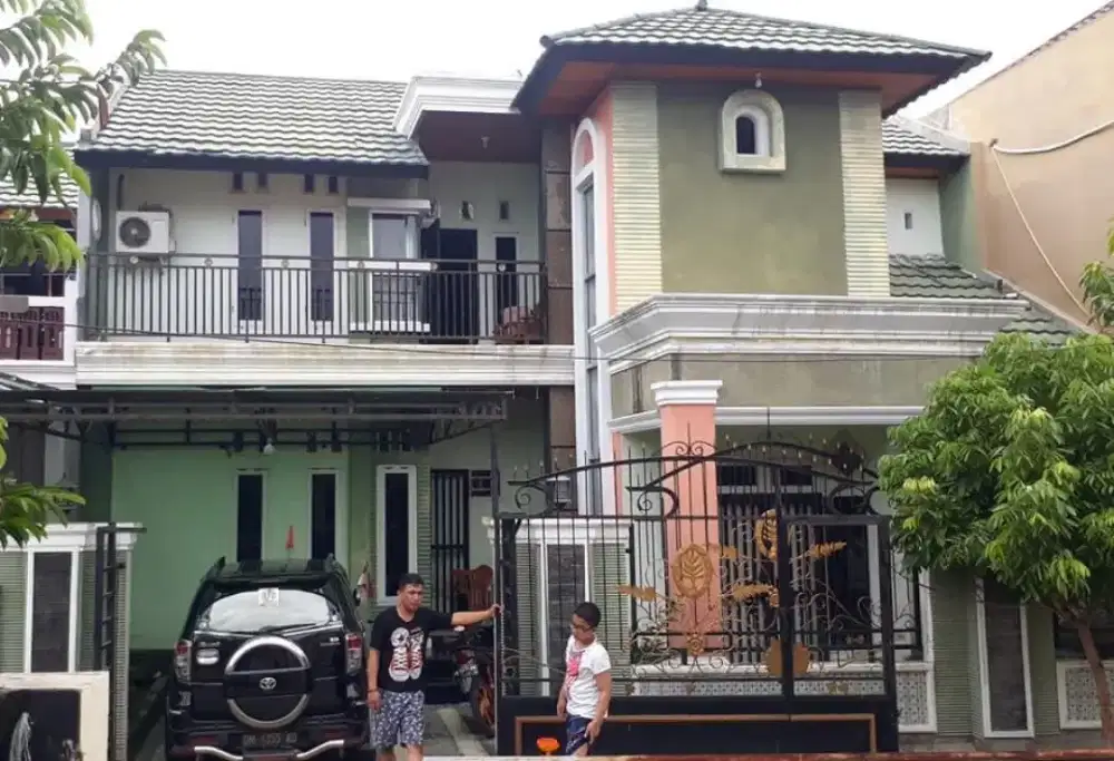 RUMAH 2 LANTAI DIJUAL BESERTA ISINYA