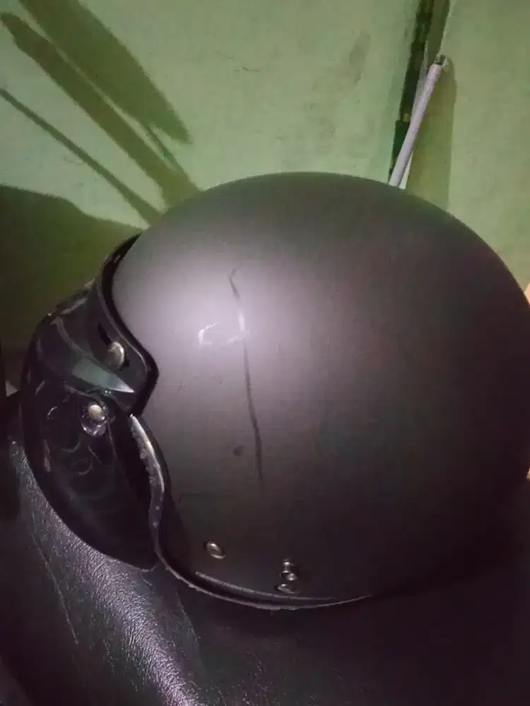 Helm bogo warna abu abu