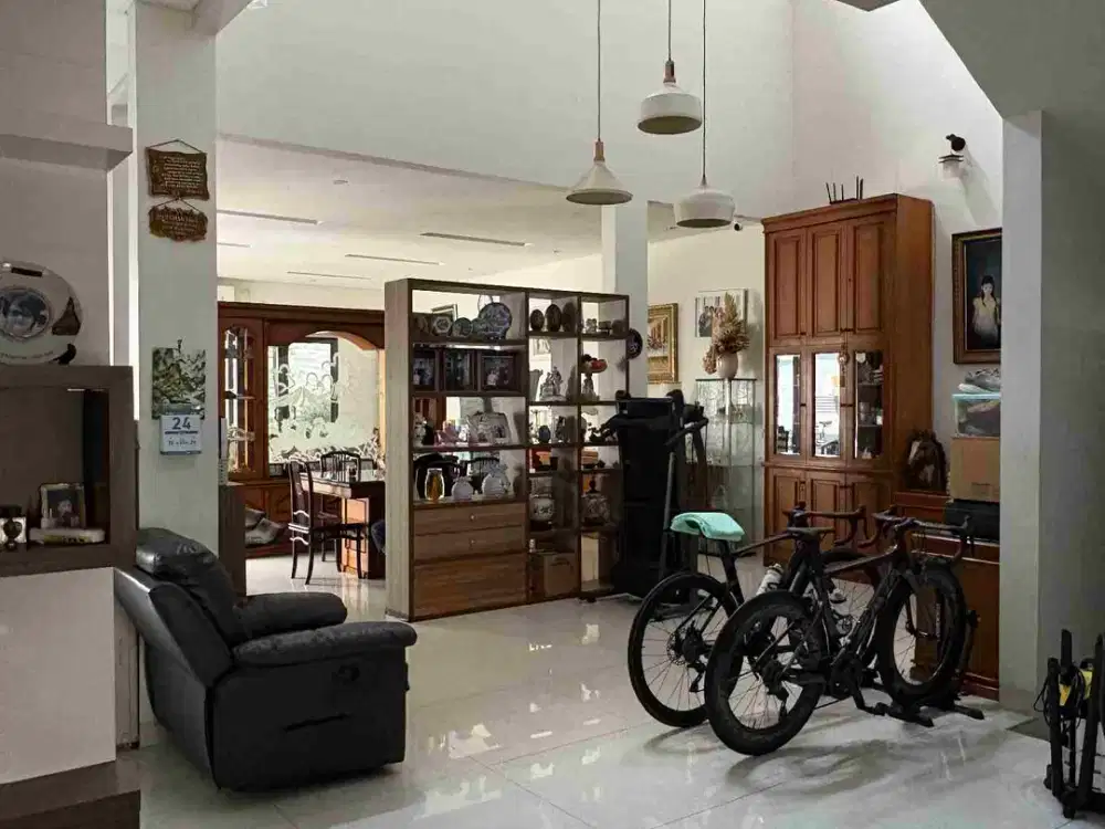 Alam Sutera Dekat St. Laurentia – 4+1 KT, LT 300 m², Harga Nego!