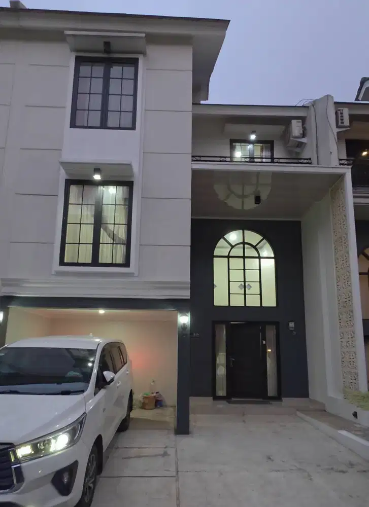 RUMAH MODERN-CLASSIC SEMI FURNISHED