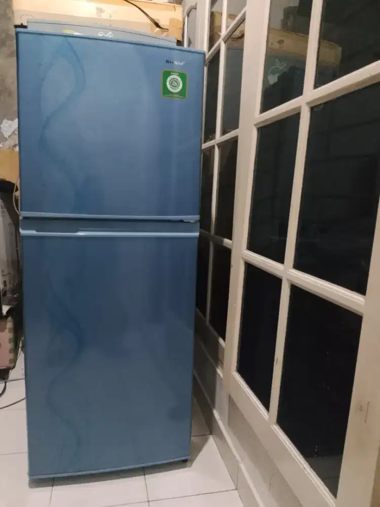 JUAL KULKAS 2 PINTU MEREK SHARP. NORMAL