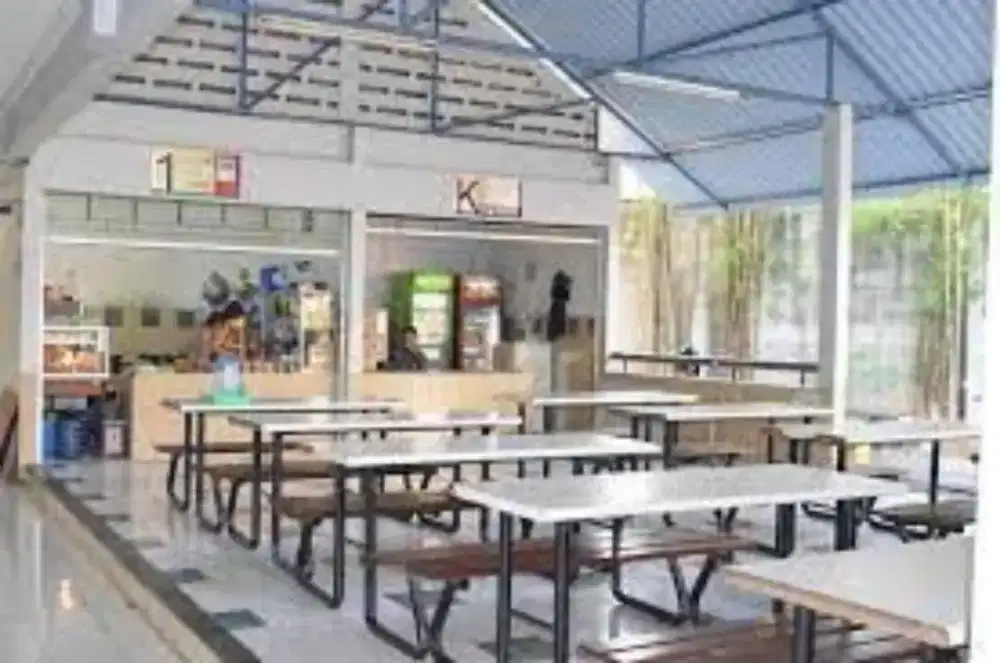 Penjaga kantin sekolah