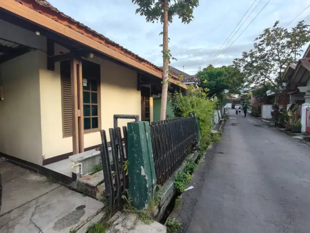 Rumah Semi Villa Pusat Wisata Cipanas Garut