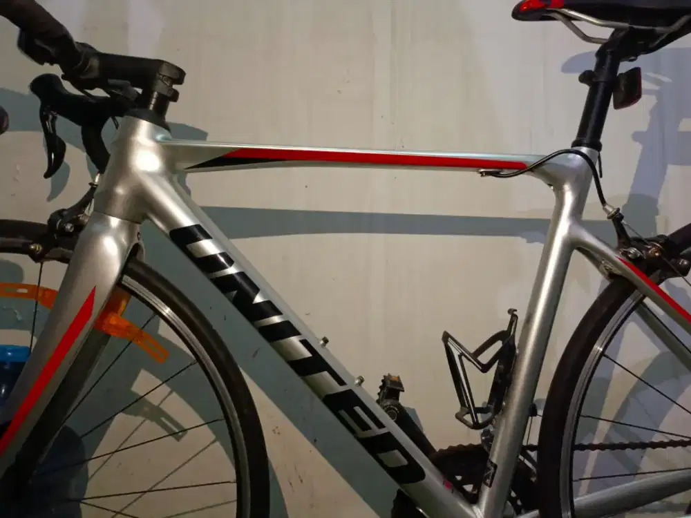 Sepeda road bike United Vitessa 1.0