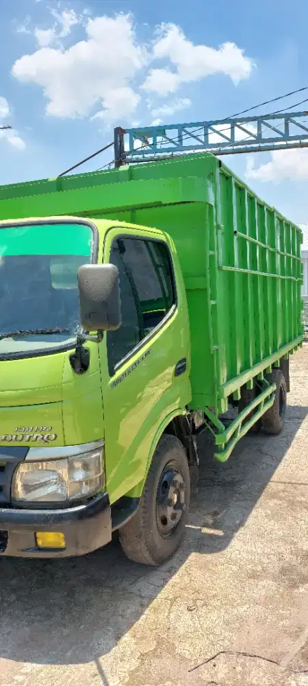 Hino dutro 130 HD  Bak central  siap pakai
