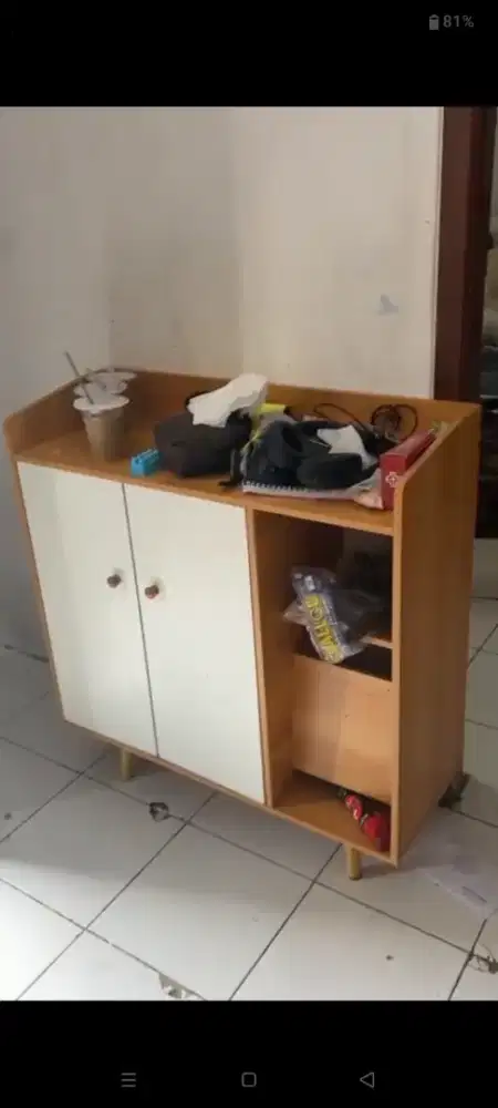 Lemari sepatu kayu