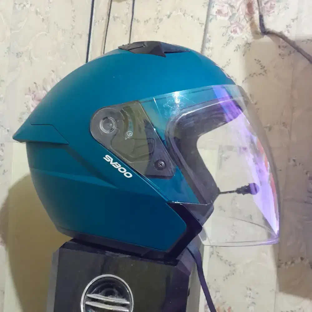 Helm KYT R10 dan RSV SV300