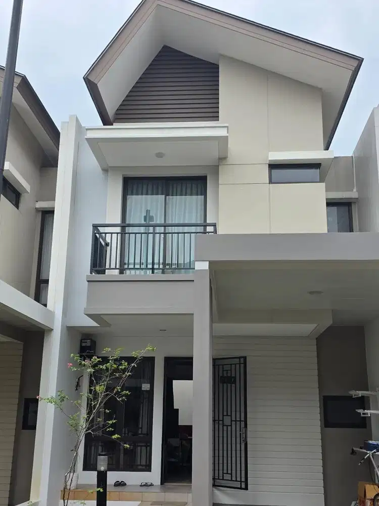 Dijual rumah 2 lantai siap huni di podomoro golf view