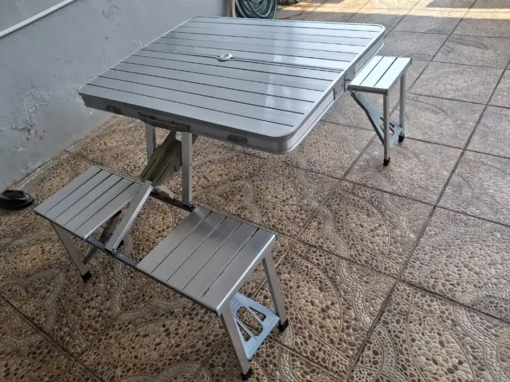 Meja kursi piknik lipat
