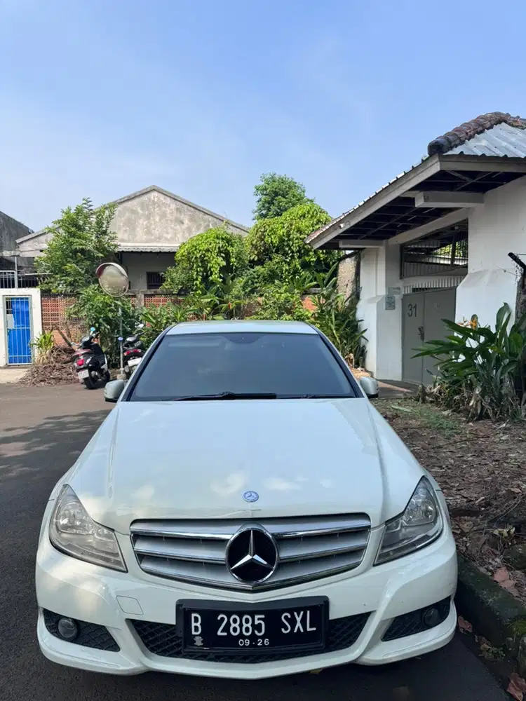Mercedes-Benz C200 2011 Bensin