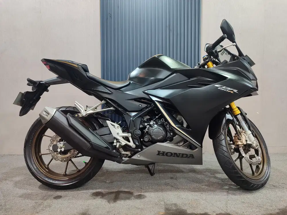 CBR 150R 2023 istimewa mulus terawat siap pakai...