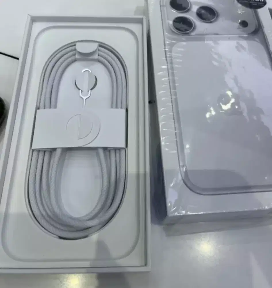 Kabel ori iPhone 17PM dan iCloud baru