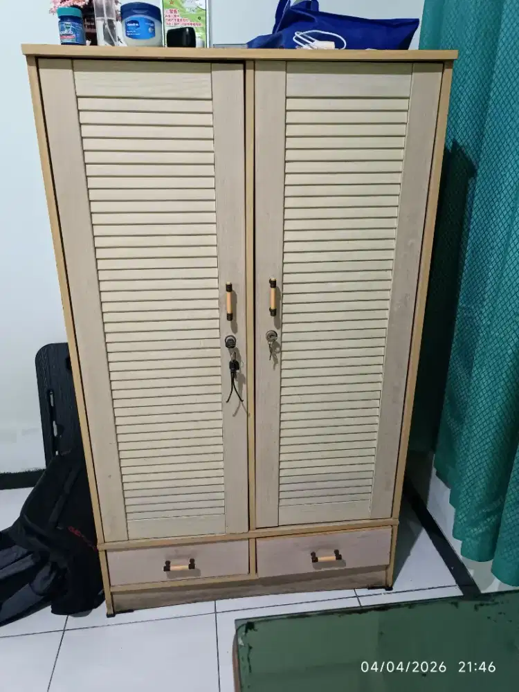 Lemari pakaian 2 pintu