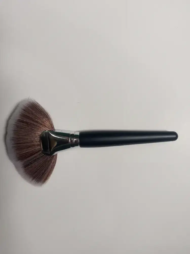 Brush Pembersih Rambut Pangkas – Praktis & Bersih