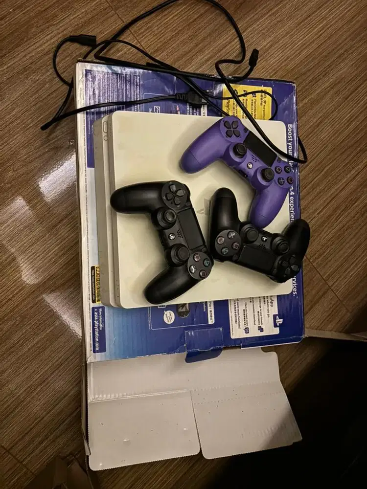 Dijual PS 4 Slim 1 tb ori